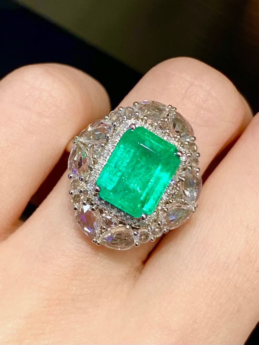 14k Gold 3.3 Ct Natural Emerald & Diamond Ring - 5