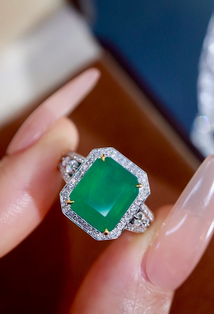14k Gold 4.16 Ctw Natural Emerald & Diamond Ring: Ref:231111114 // gold content:14k gold // ring size:7. 25us // // main gemstone:emerald // shape:octagonal // carat weight:3. 87ct // color:green // treatment:natural // // adjacent gemstone 2 :