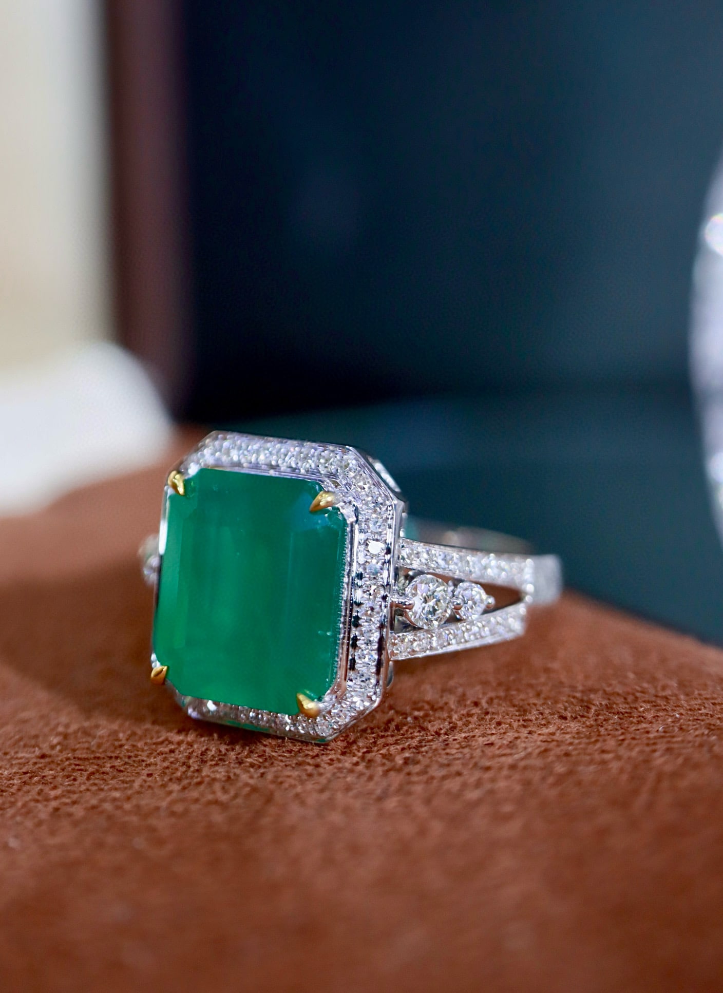 14k Gold 4.16 Ctw Natural Emerald & Diamond Ring - 7