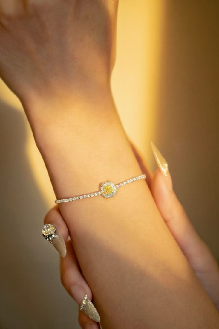 14k Gold 0.58 Ct Natural Color Diamond Bracelet - 4