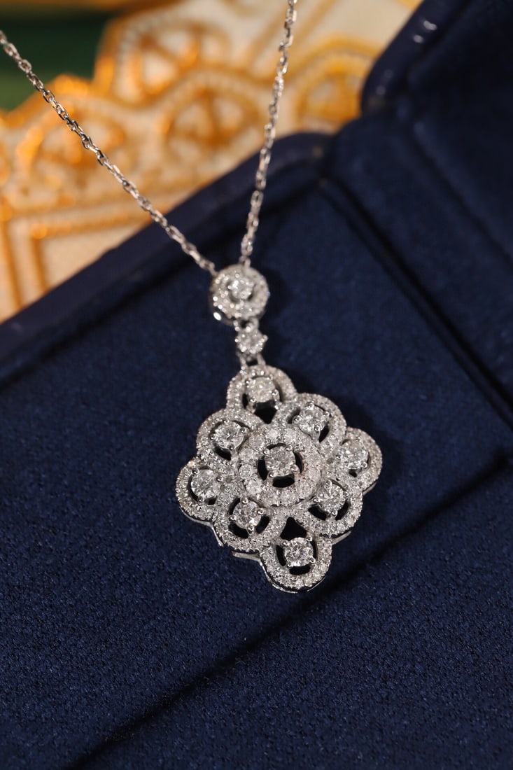 14k Gold 0.85 Ct Natural H Diamond Necklace: Ref:231111128 // gold content:14k gold // main gemstone:diamond // shape:round // carat weight:0. 85ct // clarity grade:vs-si // color:h // treatment:natural // cut grade:g // Low Estimate: 3300High