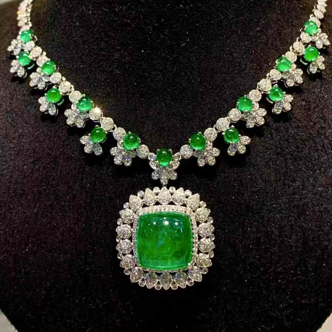 14k Gold 9.5 Ct Vivid Green Natural Emerald & Diamond Necklace - 5