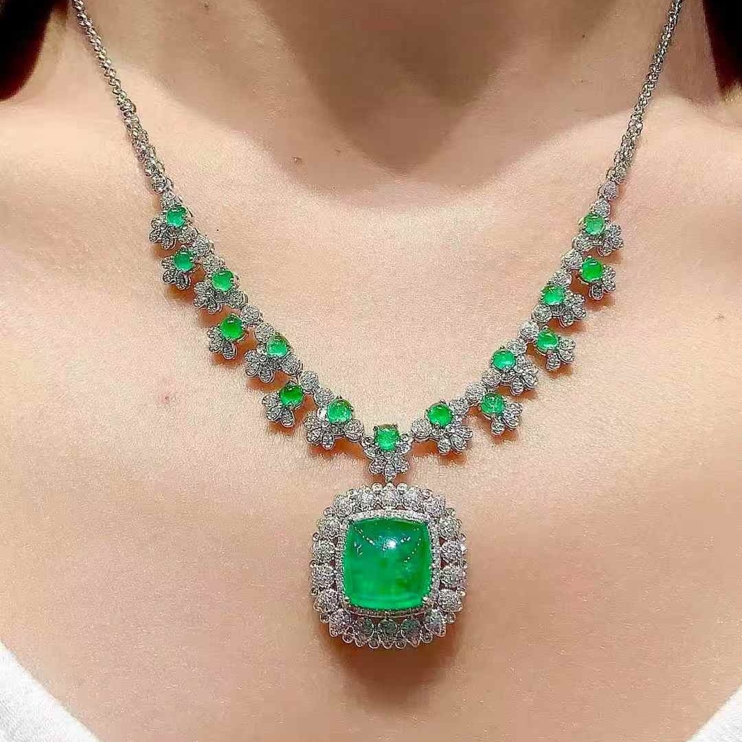 14k Gold 9.5 Ct Vivid Green Natural Emerald & Diamond Necklace - 6