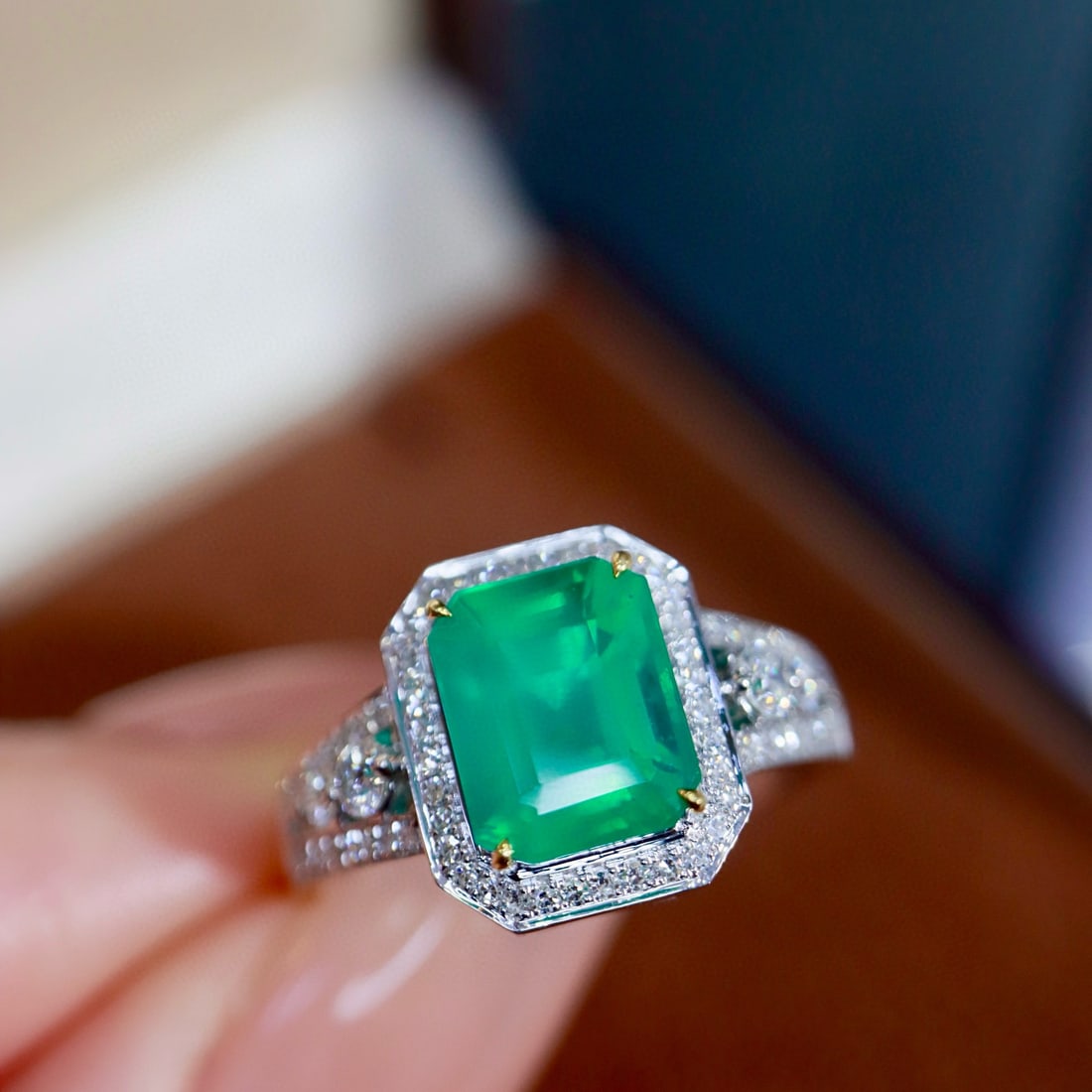 14k Gold 2.10 Ctw Natural Emerald & Diamond Ring - 4