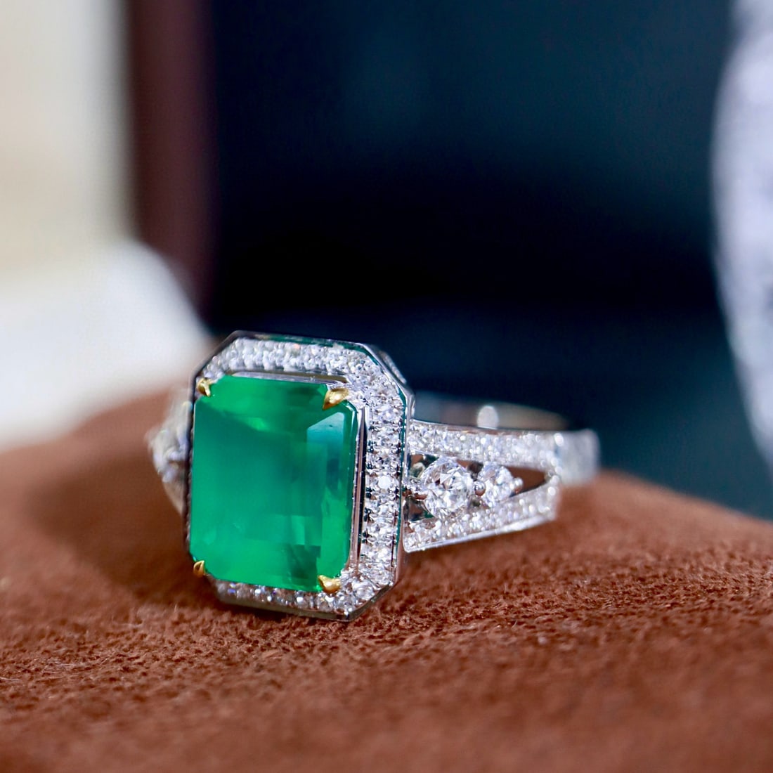 14k Gold 2.10 Ctw Natural Emerald & Diamond Ring - 7