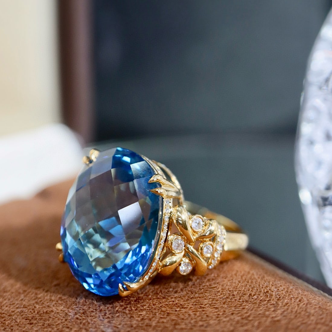 14k Gold 20.38 Ctw Natural Topaz & Diamond Ring - 7