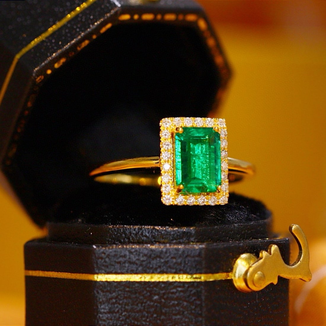 14k Gold 1.12 Ctw Vivid Green Natural Emerald & Diamond Ring - 2