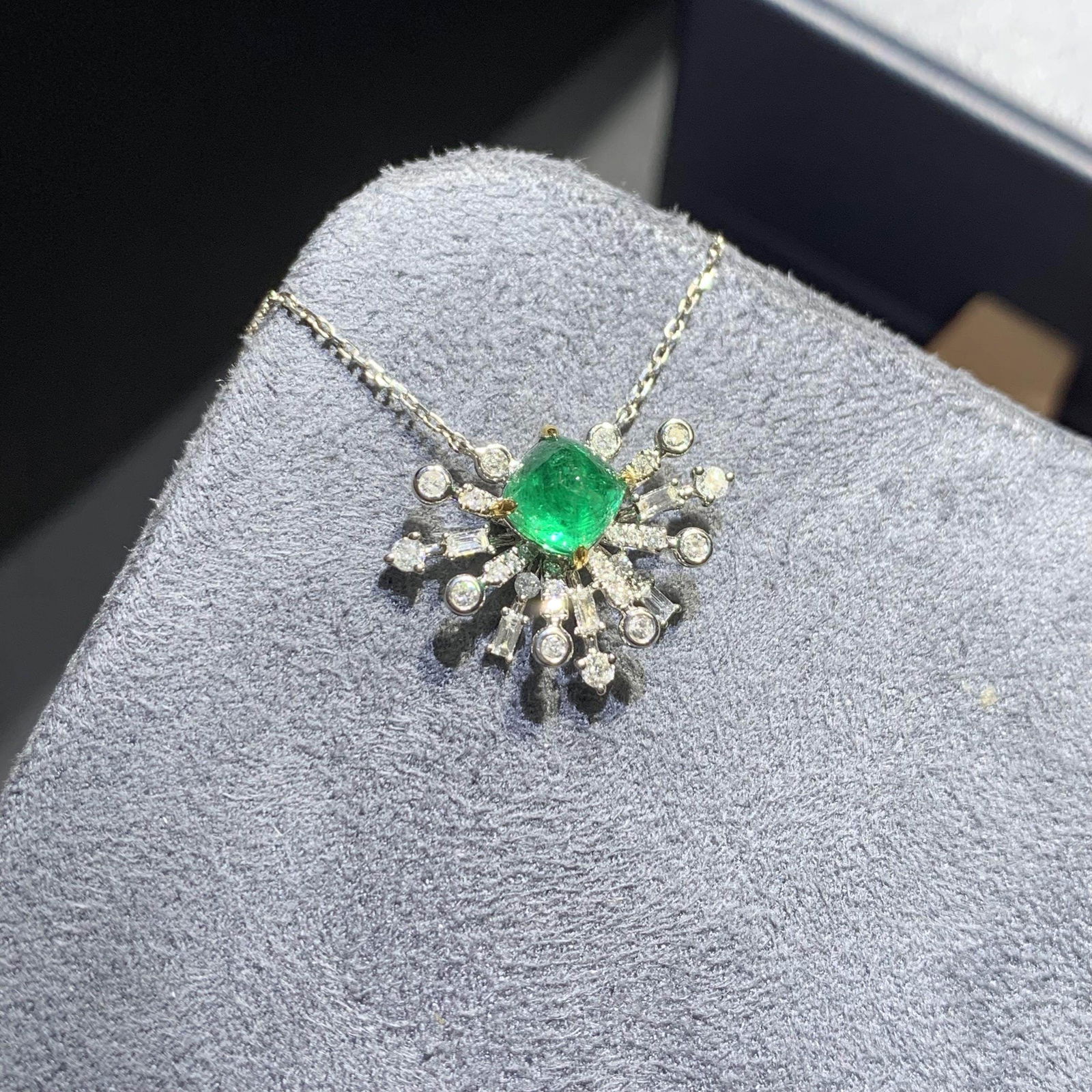 14k Gold 1.38 Ctw Natural Emerald & Diamond Necklace: Ref:231112016 // gold content:14k gold // main gemstone:emerald // shape:sugar-loaf // carat weight:1. 03ct // color:green // treatment:natural // // adjacent gemstone 2 : diamond // shape:multiple