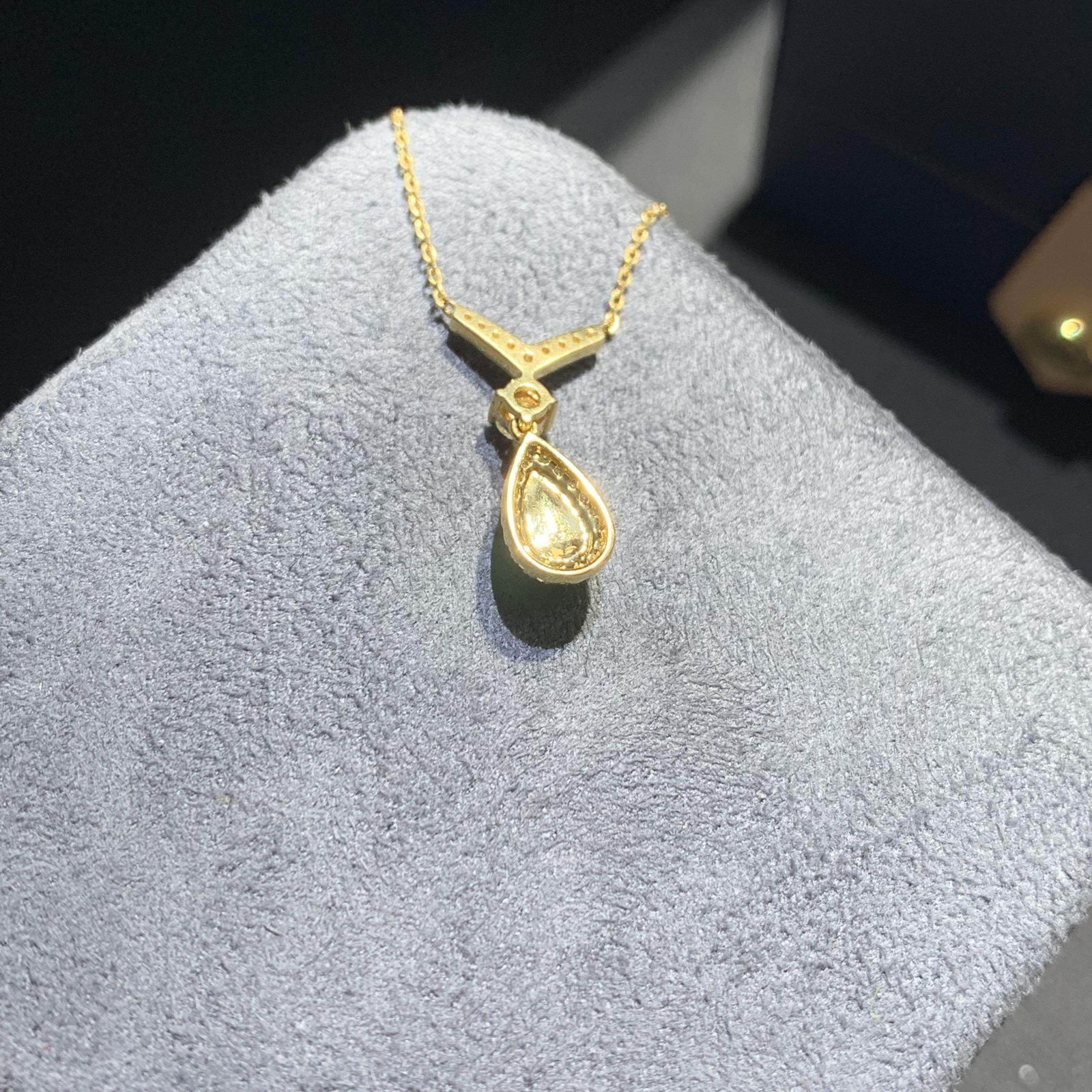 14k Gold 0.70 Ctw Vivid Green Natural Emerald & Diamond Necklace - 5