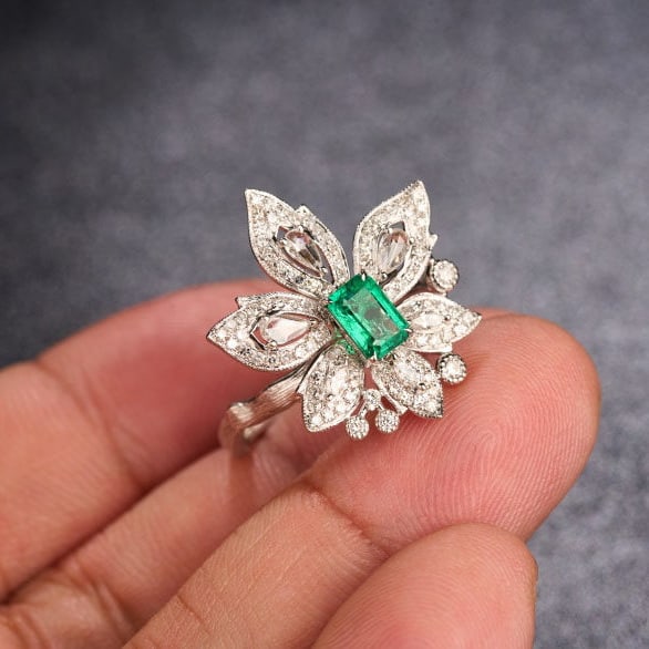 14k Gold 0.48 Ct Vivid Green Natural Emerald & Diamond Ring - 8