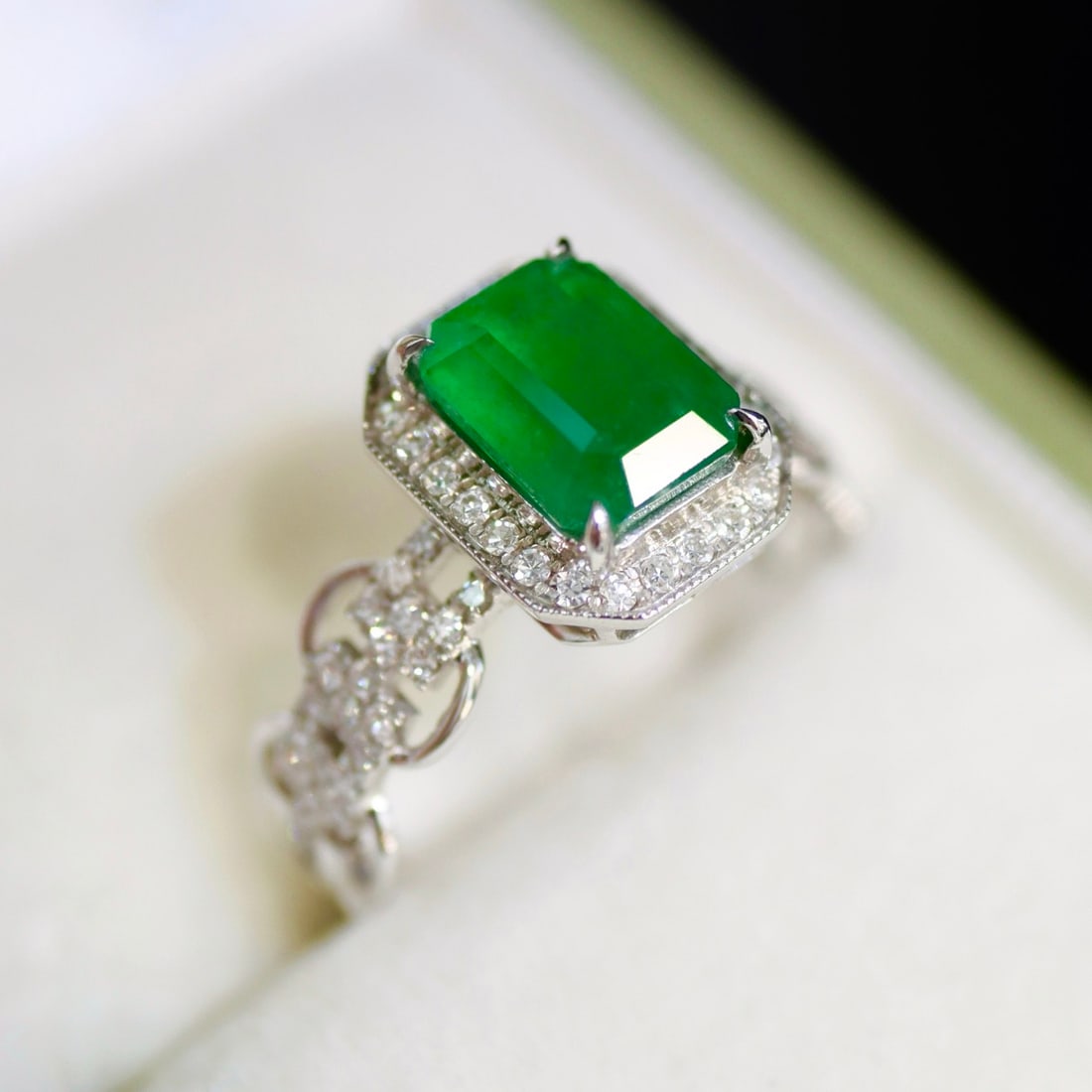 14k Gold 1.95 Ctw Vivid Green Natural Emerald & Diamond Ring - 2