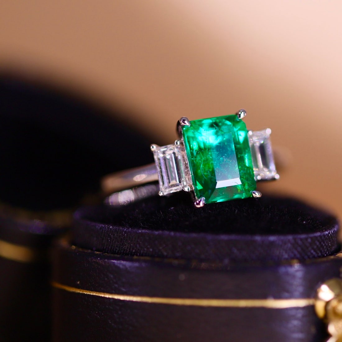 14k Gold 1.69 Ct Vivid Green Natural Emerald & Diamond Ring (1 of 4)