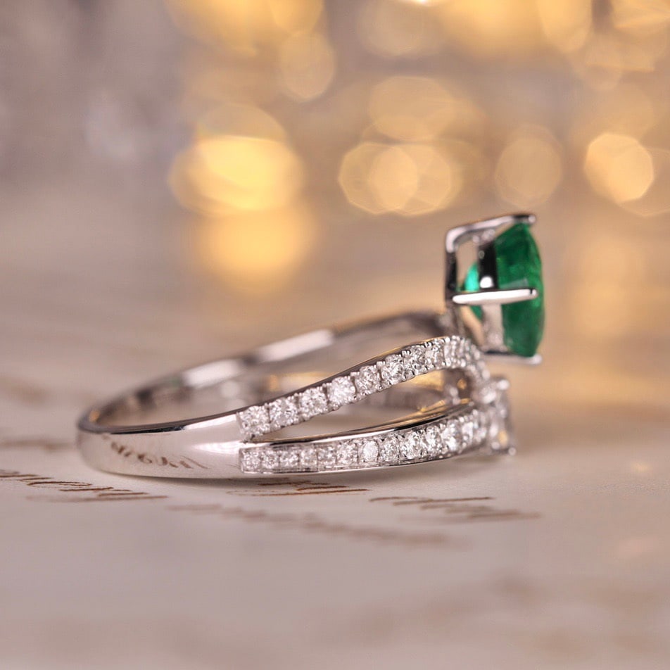 14k Gold 0.95 Ct Vivid Green Natural Emerald & Diamond Ring - 6