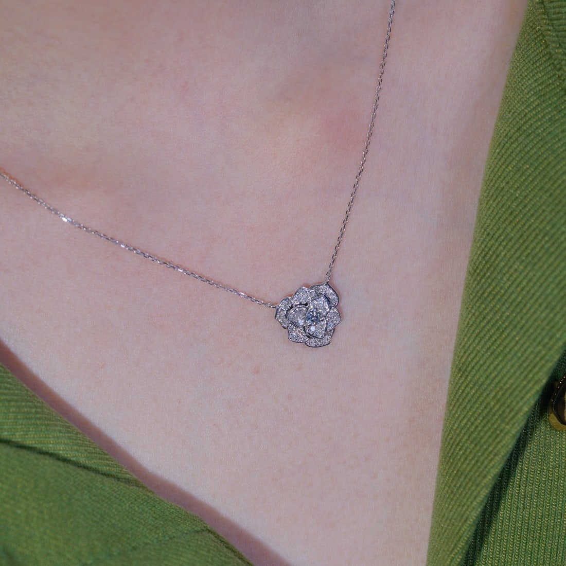 14k Gold 0.55 Ct Natural H Diamond & Flowers Necklace - 2