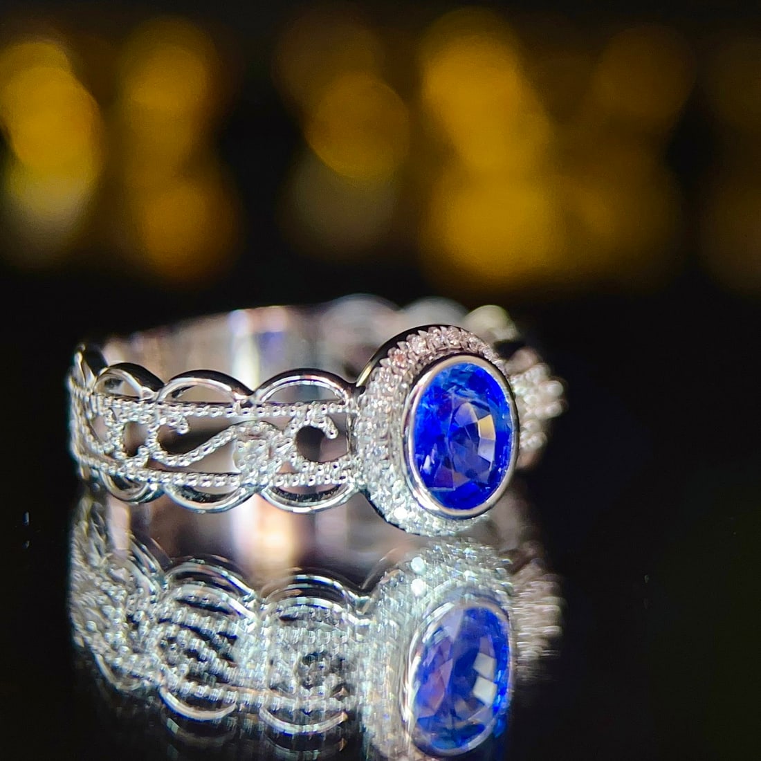 14k Gold 0.82 Ctw Vivid Blue Natural Sapphire & Diamond Ring - 4