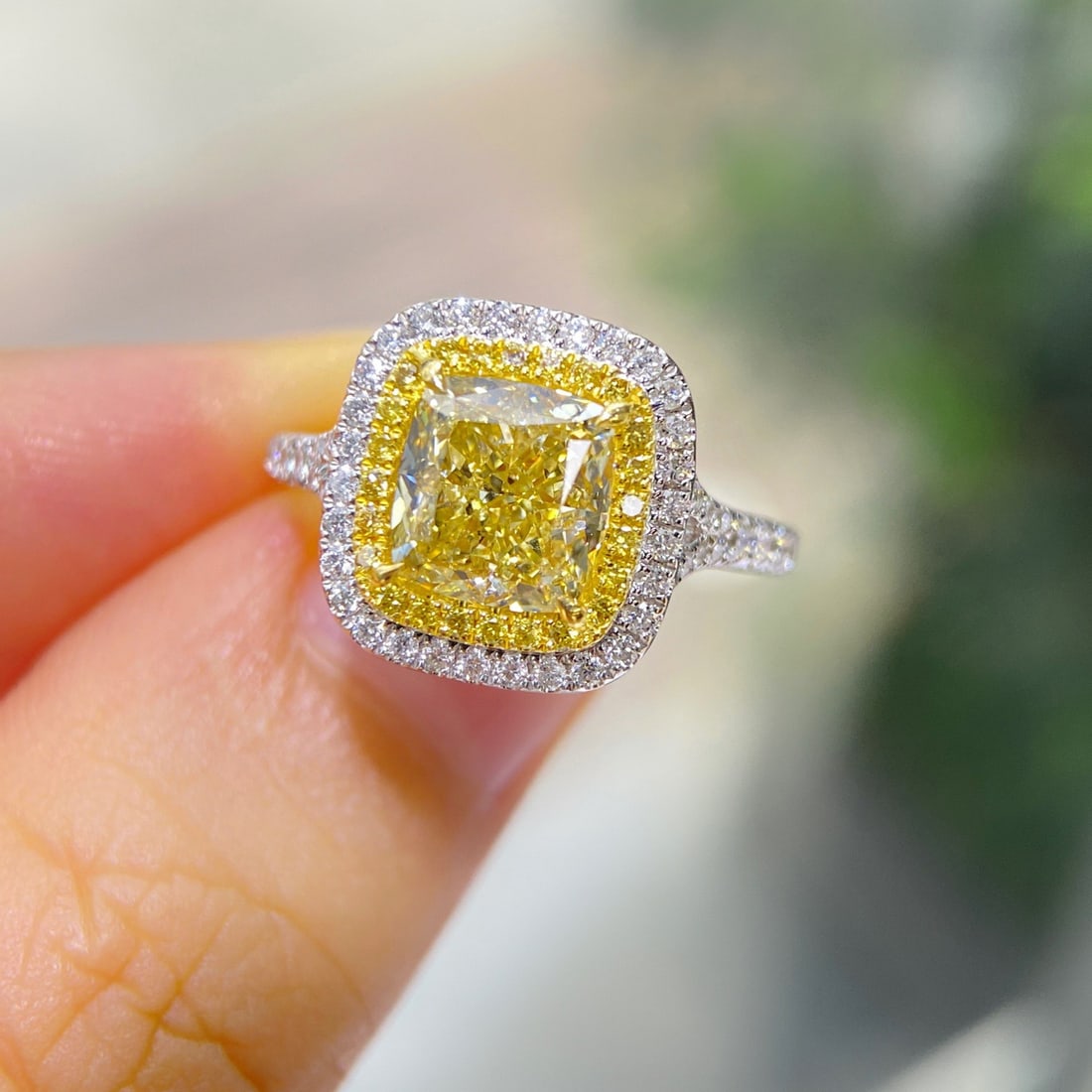 14k Gold 2.45 Ctw Natural Yellow Diamond & Diamond Ring - 3