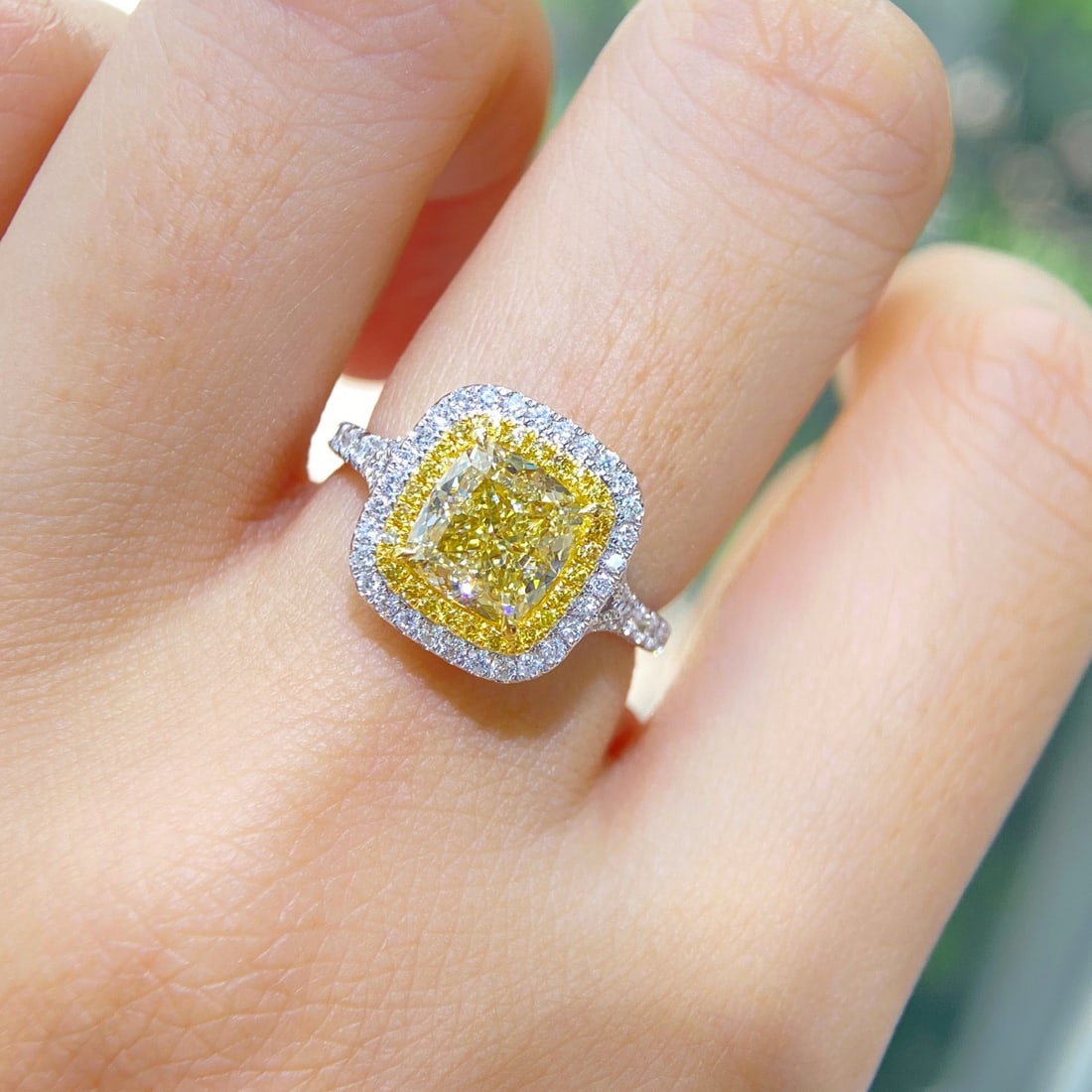 14k Gold 2.45 Ctw Natural Yellow Diamond & Diamond Ring - 4
