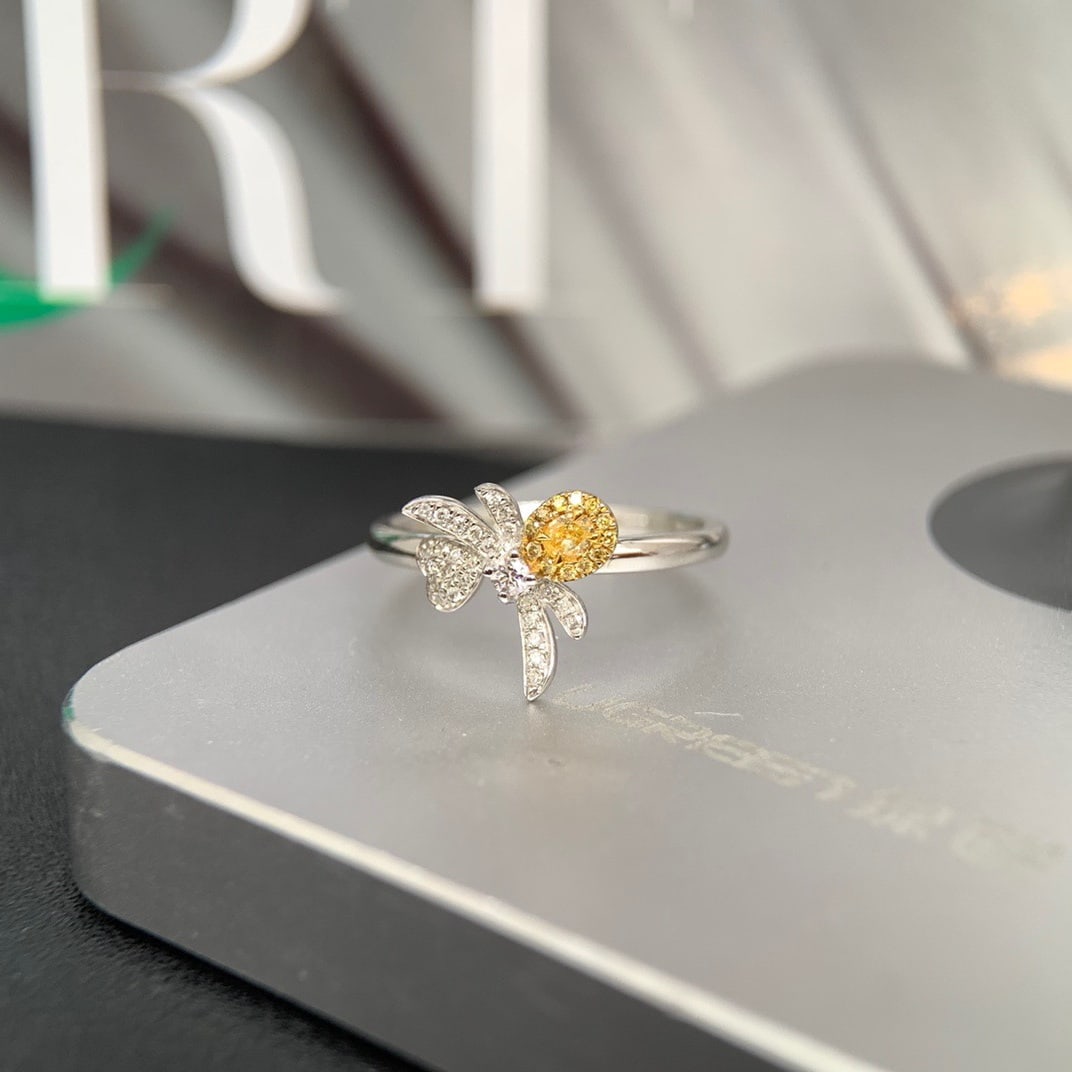 14k Gold 0.26 Ctw Natural Yellow Diamond & Diamond Ring: Ref:231112158 // gold content:14k gold // ring size:7. 25us // // main gemstone:yellow diamond // shape:oval // carat weight:0. 08ct // color:yellow // treatment:natural // // adjacent gemstone 2