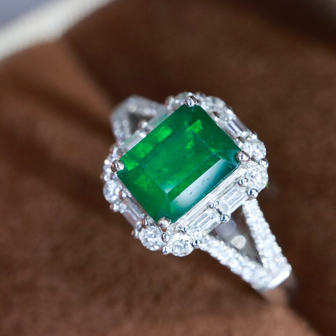 14k Gold 1.62 Ctw Vivid Green Natural Emerald & Diamond Ring - 2