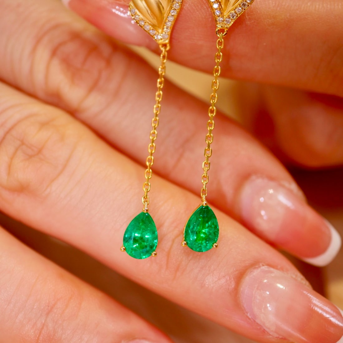 14k Gold 1.50 Ctw Vivid Green Natural Emerald & Diamond Earrings - 4