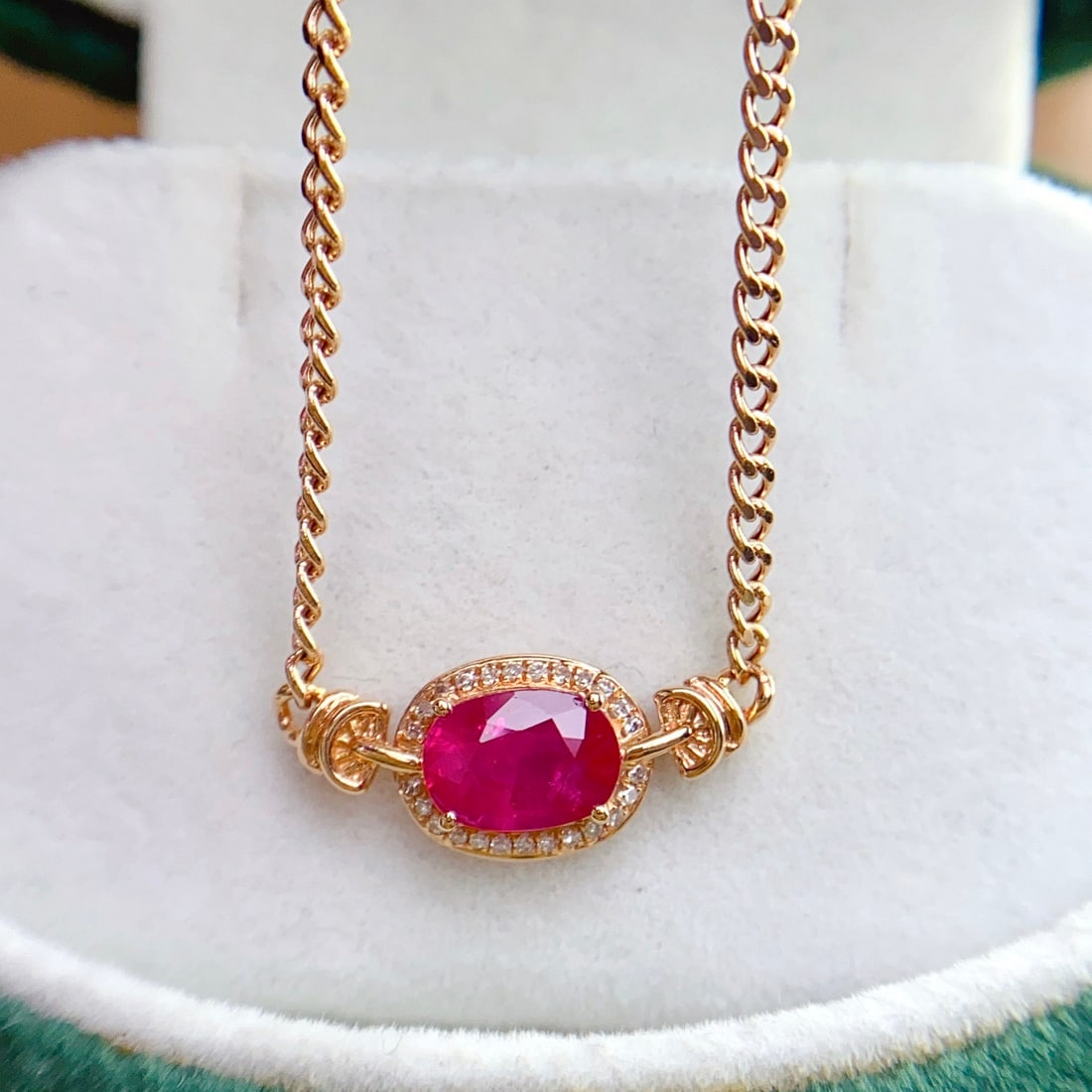 14k Gold 1.15 Ct Natural Ruby & Diamond Necklace: Ref:231112212 // gold content:14k gold // main gemstone:ruby // shape:oval // carat weight:1. 15ct // color:red // treatment:natural // // adjacent gemstone 2 : diamond // number of stones:25 //