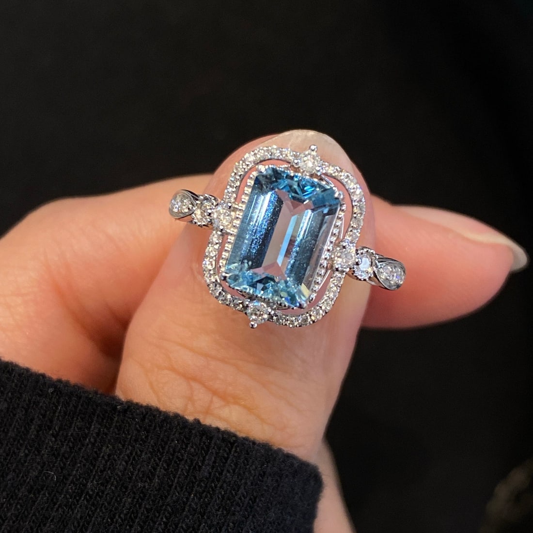 14k Gold 1.94 Ctw Natural Aquamarine & Diamond Ring: Ref:231112214 // gold content:14k gold // ring size:7. 25us // // main gemstone:aquamarine // shape:octagonal // carat weight:1. 66ct // color:santa maria color // treatment:natural // // adjacent