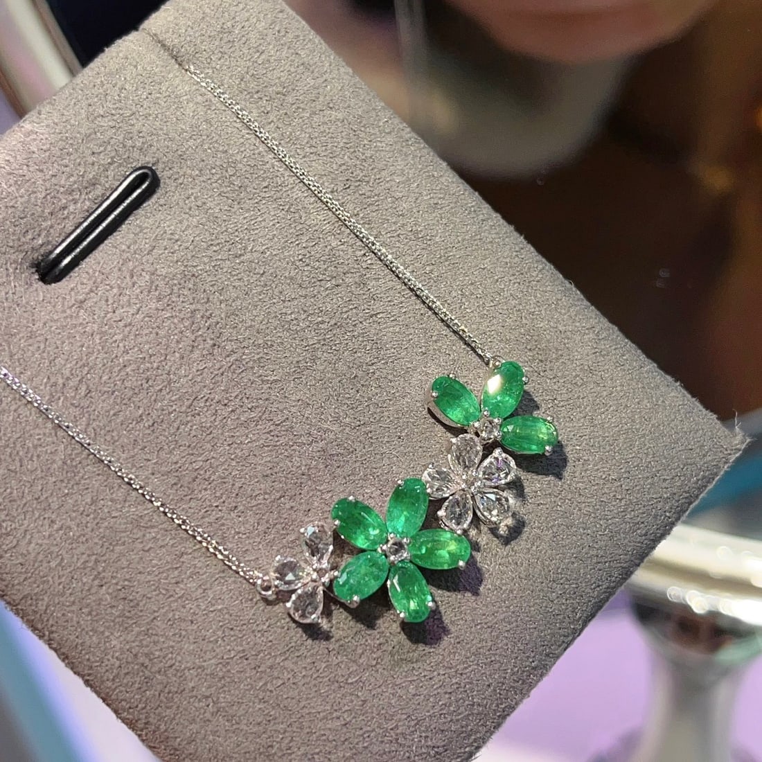 14k Gold 2.80 Ct Natural Emerald & Sapphire Necklace: Ref:231112217 // gold content:14k gold // main gemstone:emerald // shape:oval // carat weight:2. 80ct // color:green // treatment:natural // // adjacent gemstone 2 : sapphire // number of stones:12