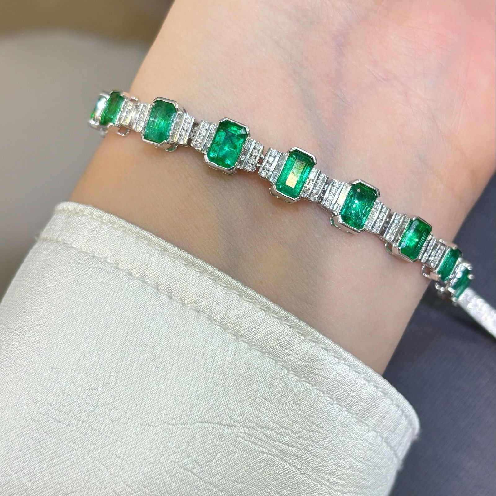14k Gold 4.1 Ct Natural Emerald & Diamond Bracelet - 4