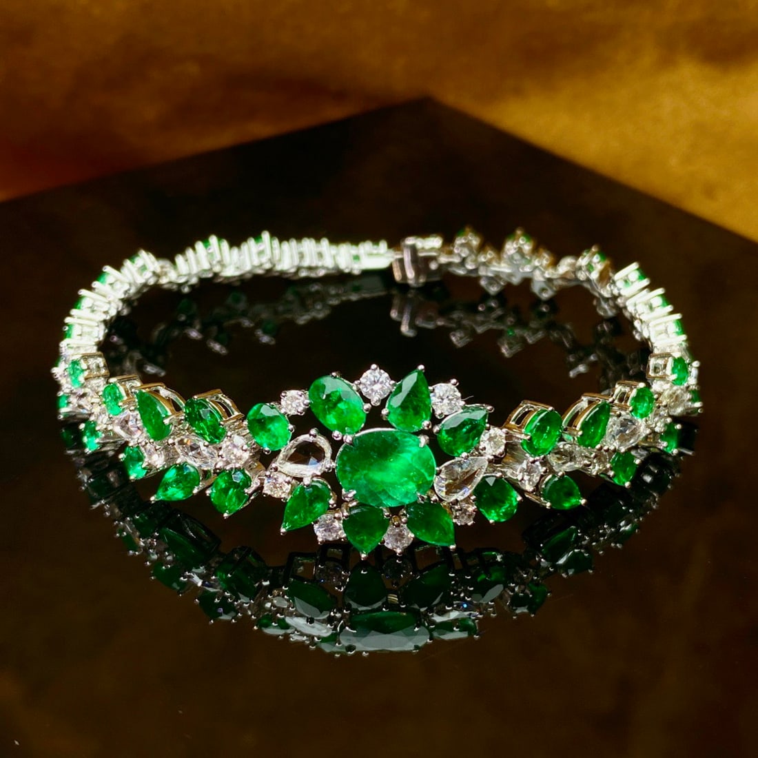 14k Gold 8.88 Ctw Vivid Green Natural Emerald & Diamond Bracelet (1 of 6)