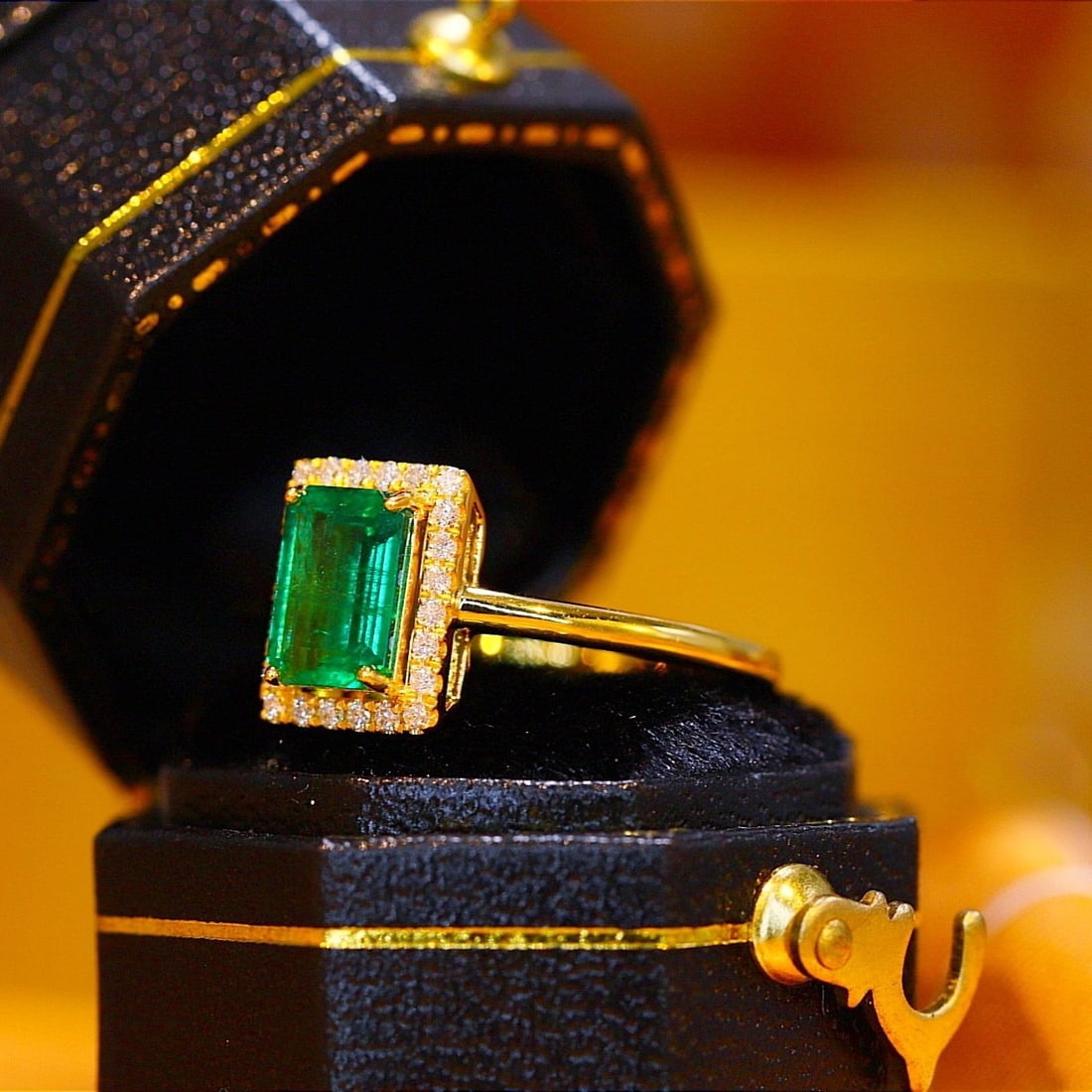 14k Gold 1.12 Ctw Vivid Green Natural Emerald & Diamond Ring - 2