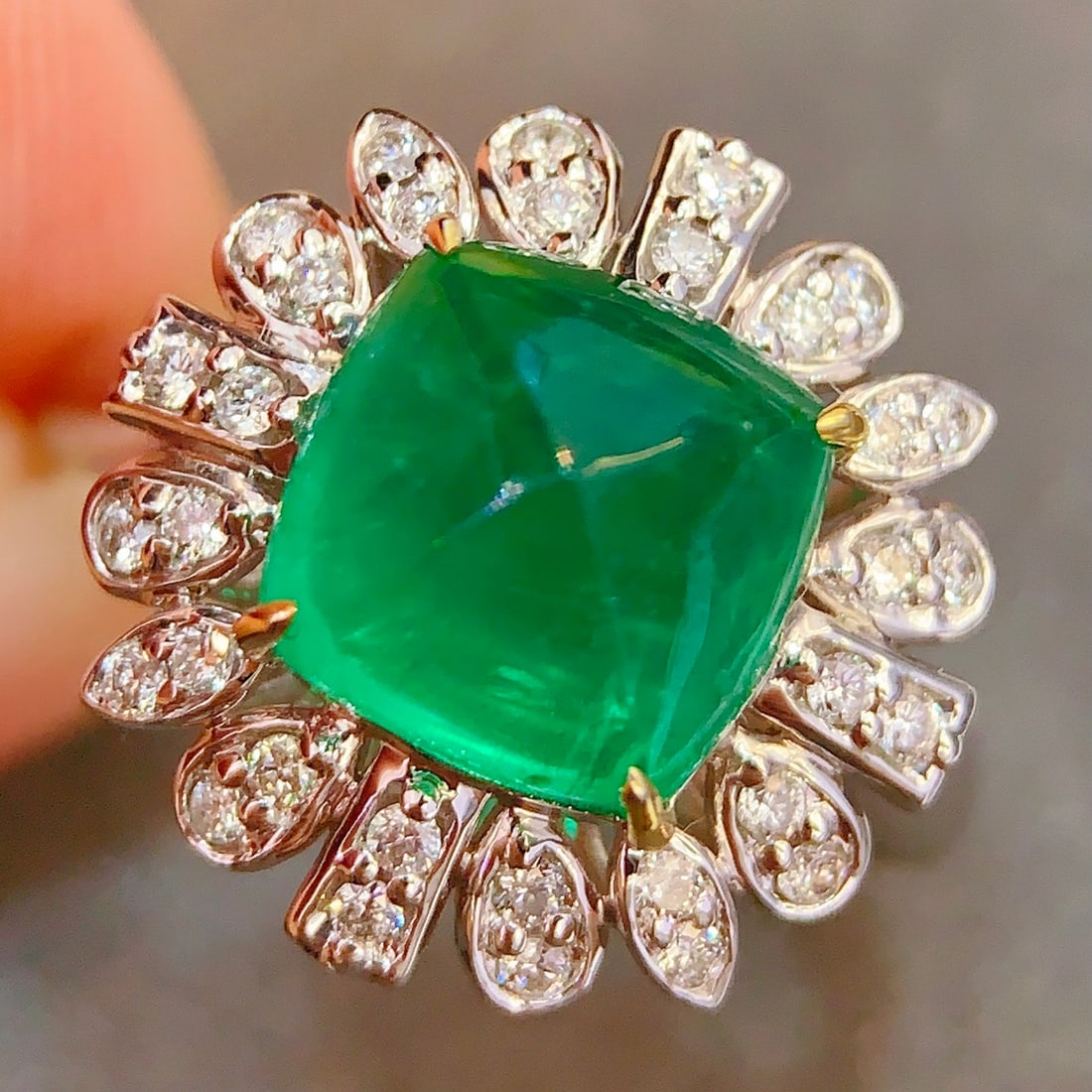 14k Gold 4.05 Ct Natural Emerald & Diamond Ring - 4