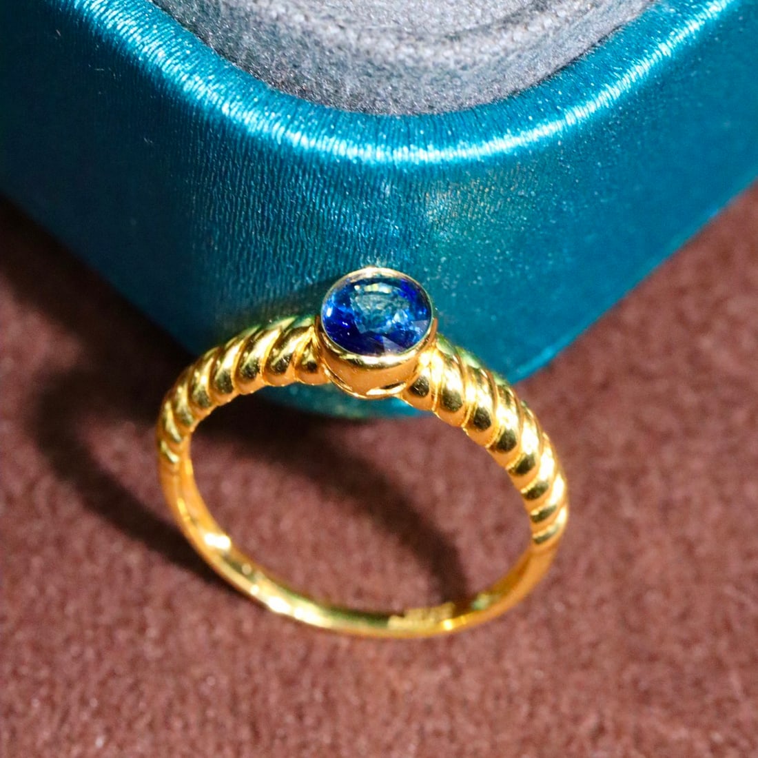 14k Gold 0.70 Ct Natural Sapphire Ring - 4