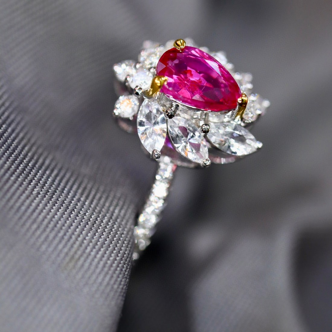 14k Gold 0.98 Ctw Natural Ruby & Diamond Ring - 2