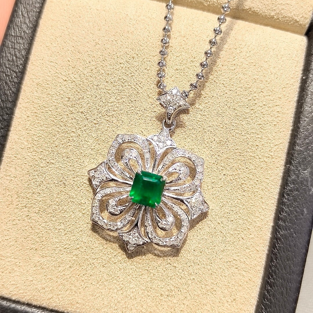 14k Gold 1.33 Ctw Vivid Green Natural Emerald & Diamond Pendant( Without Chain ) - 4