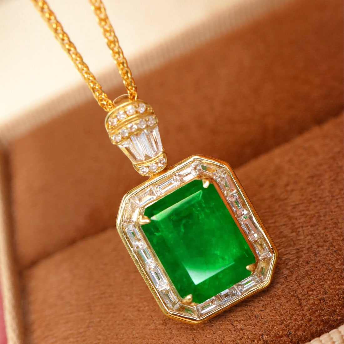 14k Gold 2.76 Ctw Vivid Green Natural Emerald & Diamond Pendant( Without Chain ) - 4