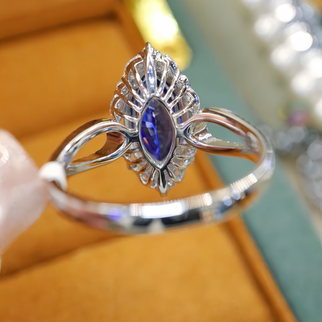 14k Gold 1.93 Ctw Natural Sapphire & Diamond Ring - 4