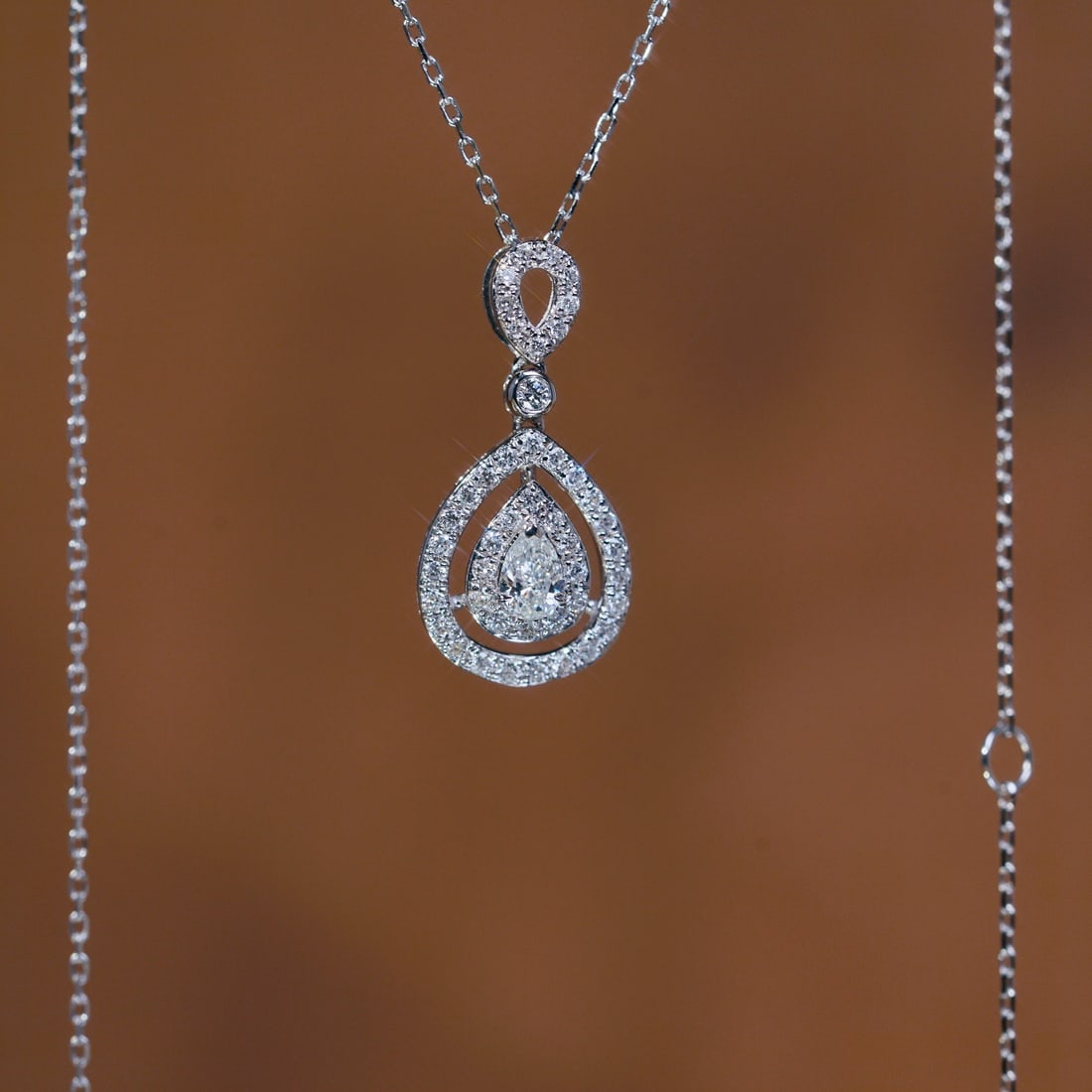 14k Gold 0.45 Ctw Natural H Diamond Necklace: Ref:231112354 // gold content:14k gold // main gemstone:diamond // shape:pear // carat weight:0. 15ct // clarity grade:vs-si // color:h // treatment:natural // // adjacent gemstone 2 : diamond //