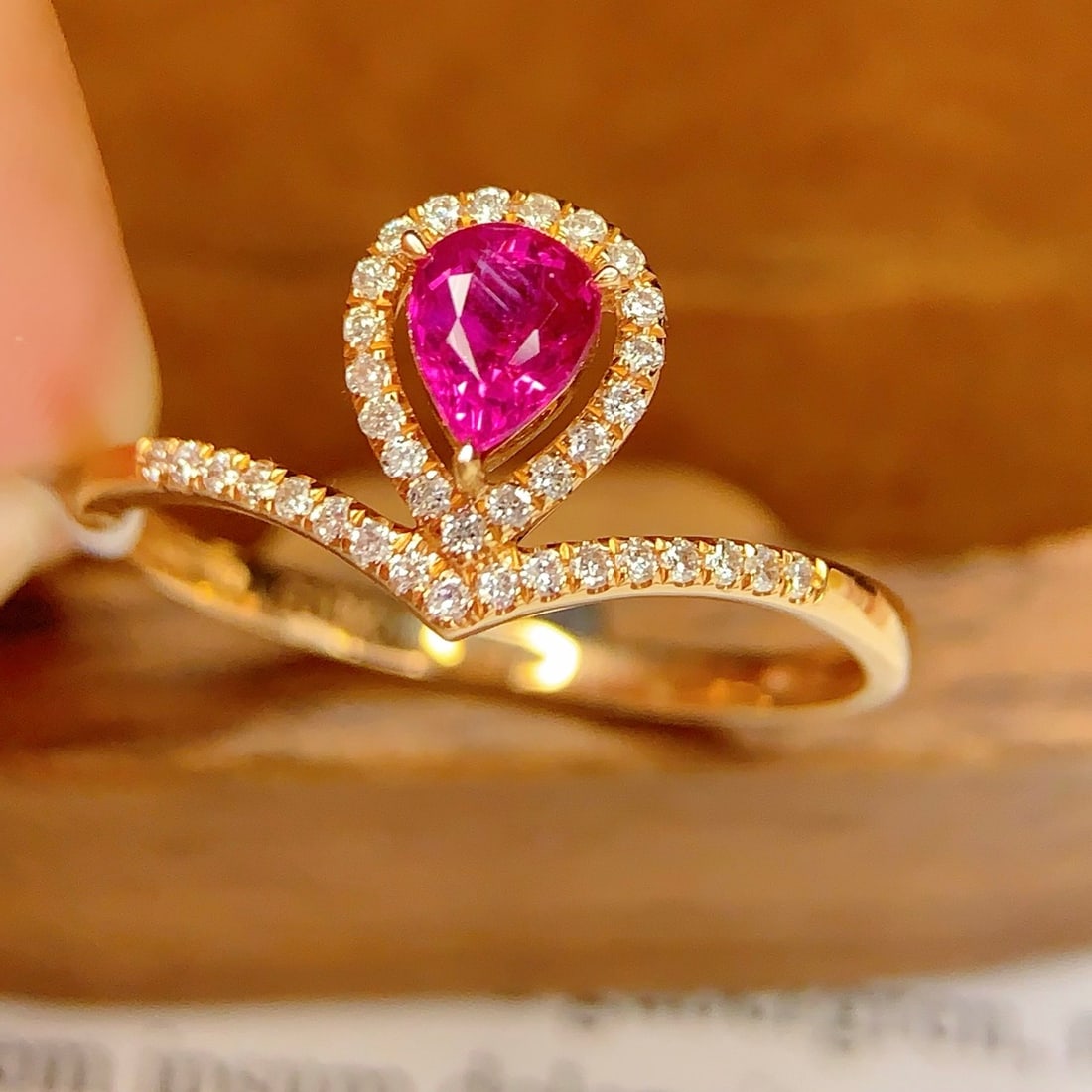 14k Gold 0.5 Ct Natural Ruby & Diamond Ring: Ref:231112360 // gold content:14k gold // ring size:7. 25us // // main gemstone:ruby // shape:pear // carat weight:0. 5ct // color:red // treatment:natural // // adjacent gemstone 2 : diamond // numbe