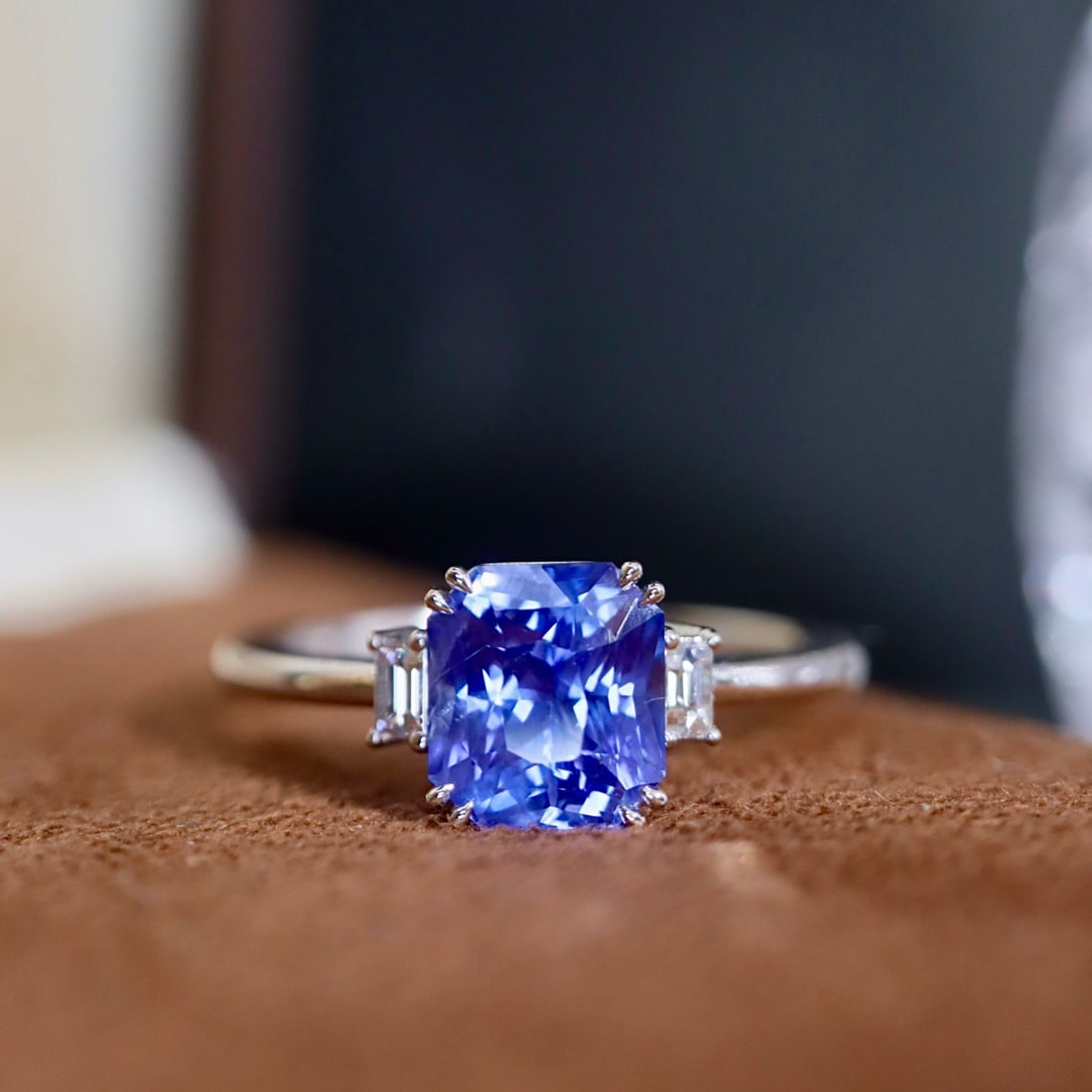 14k Gold 2.14 Ctw Natural Sapphire & Diamond Ring: Ref:231112361 // gold content:14k gold // ring size:7. 25us // // main gemstone:sapphire // shape:octagonal // carat weight:2. 05ct // color:blue // treatment:natural // // adjacent gemstone 2 :