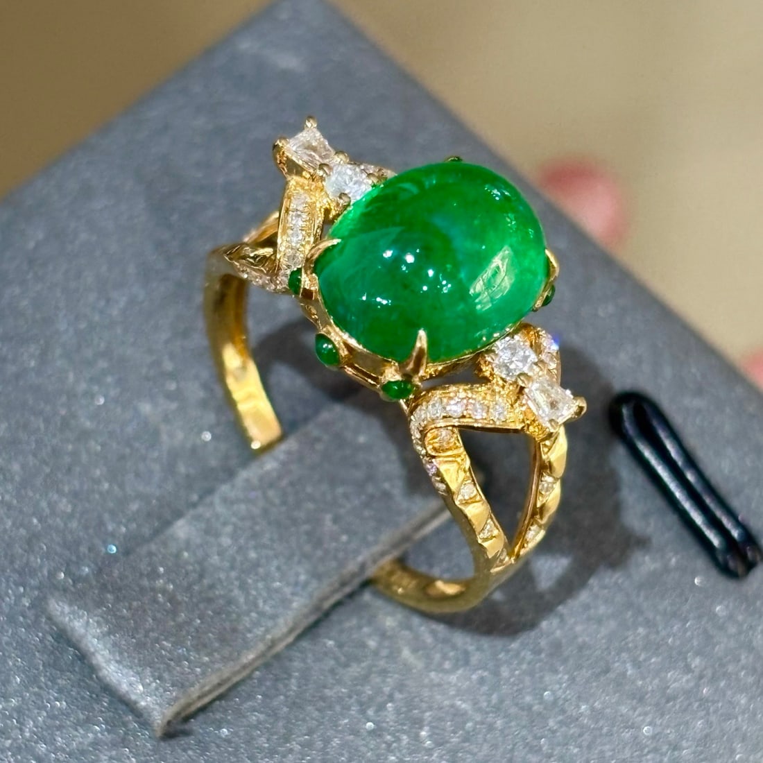 14k Gold 3.1 Ct Vivid Green Natural Emerald & Diamond Ring - 6