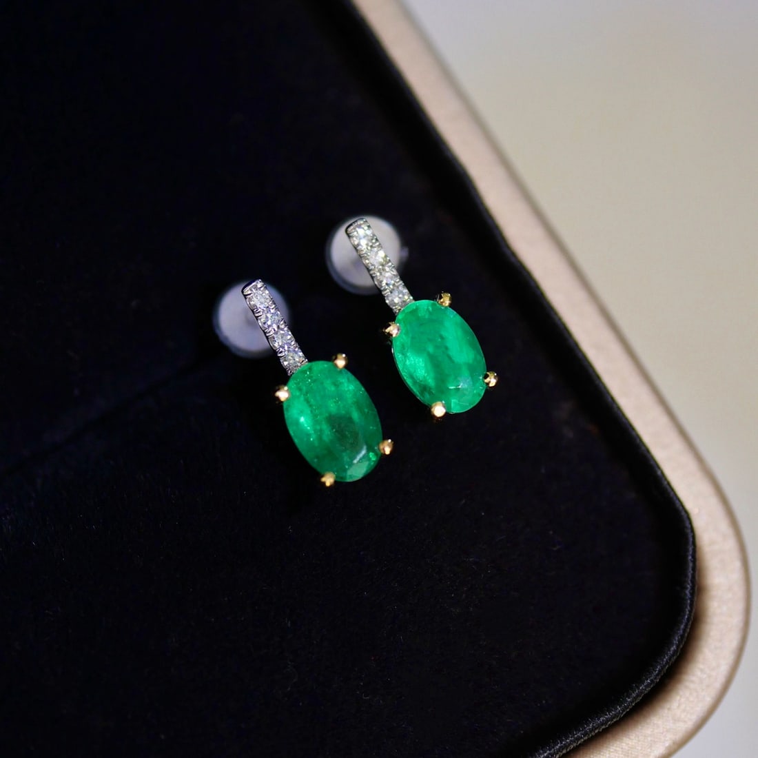 14k Gold 1.02 Ctw Vivid Green Natural Emerald & Diamond Earrings - 2