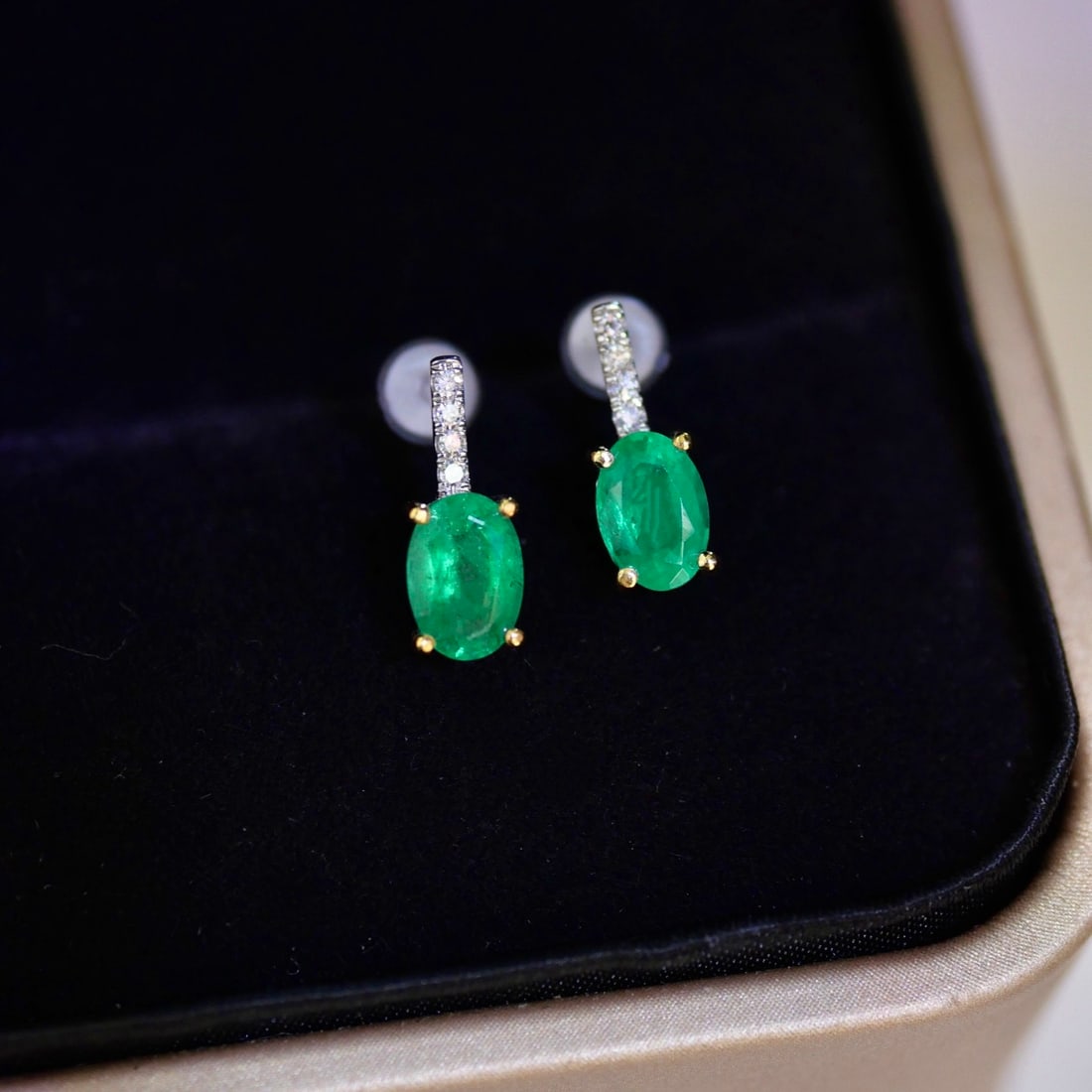 14k Gold 1.02 Ctw Vivid Green Natural Emerald & Diamond Earrings - 3