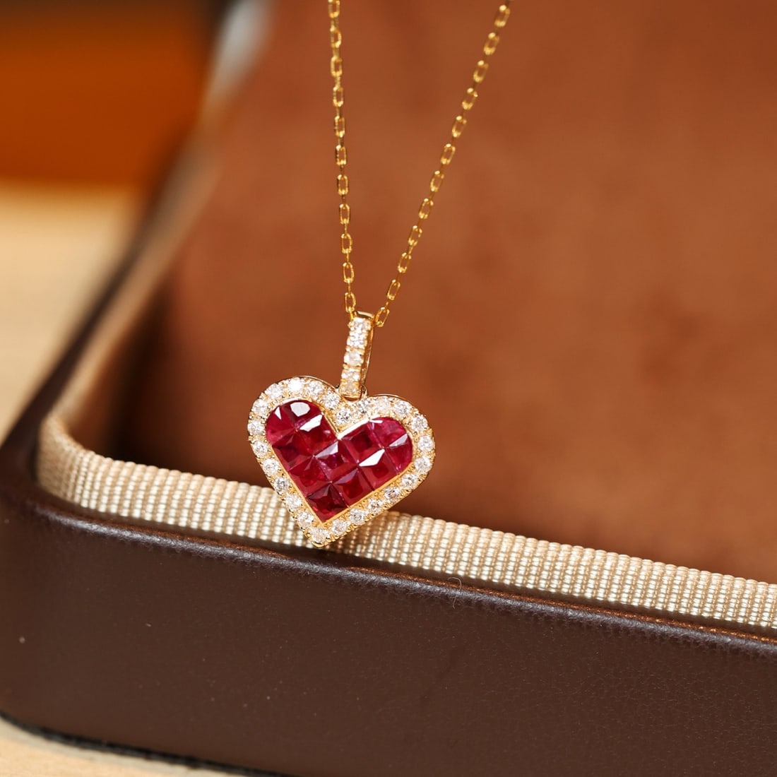 14k Gold 0.97 Ctw Natural Ruby & Diamond Pendant( Without Chain ): Ref:231112418 // gold content:14k gold // main gemstone:ruby // shape:princess // carat weight:0. 8ct // color:red // treatment:natural // // adjacent gemstone 2 : diamond // shape:round // carat