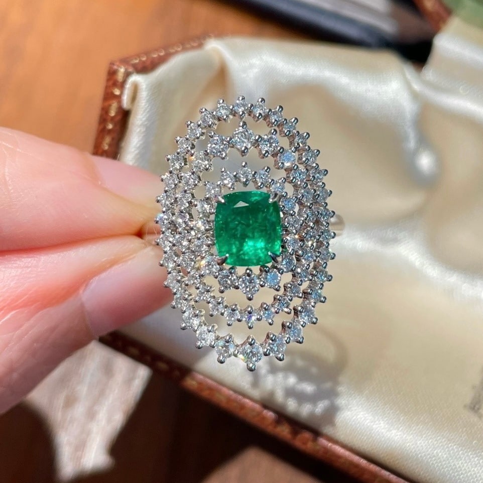 14k Gold 2.22 Ctw Vivid Green Natural Emerald & Diamond Ring - 2