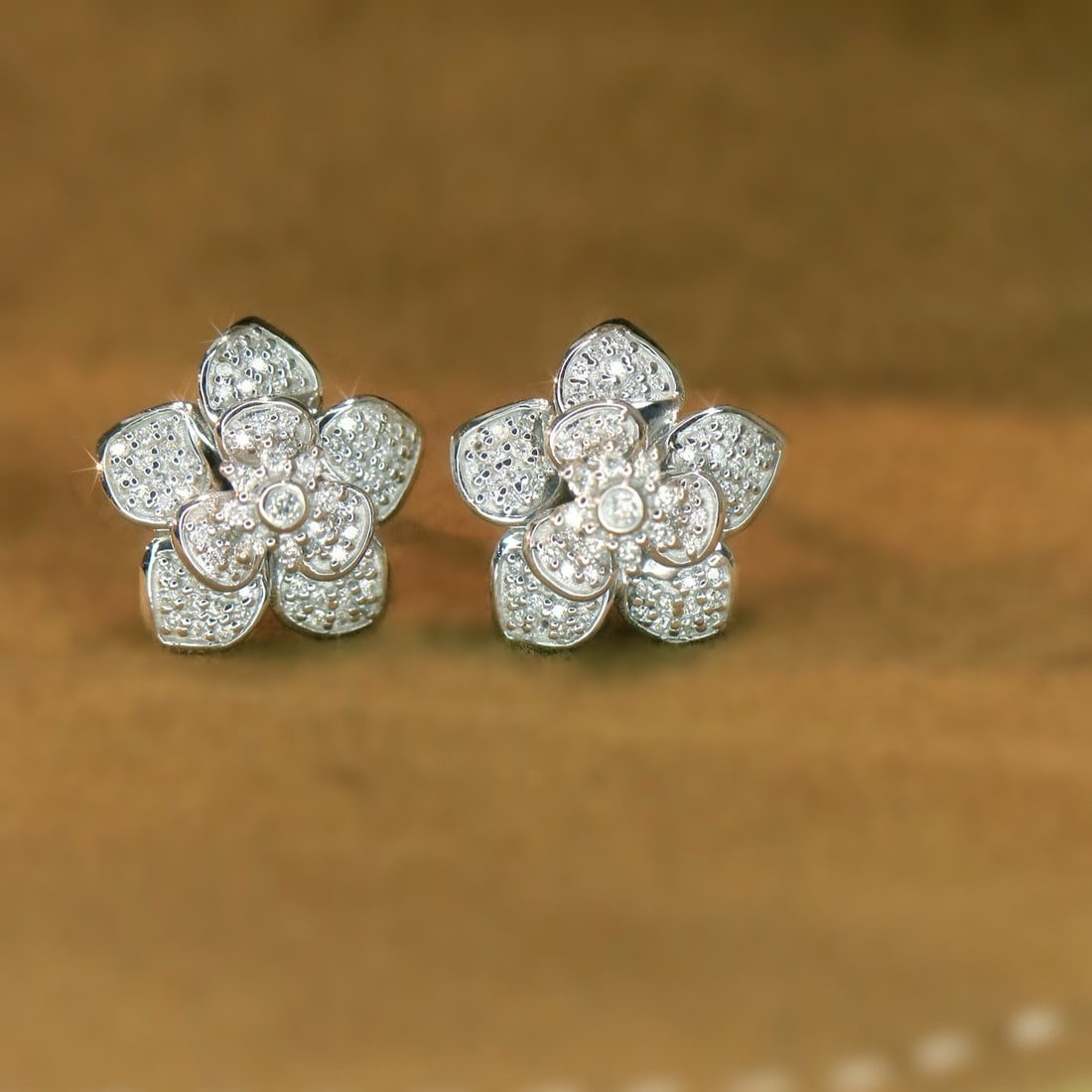 14k Gold 0.26 Ct Natural H Diamond Earrings: Ref:231112442 // gold content:14k gold // main gemstone:diamond // shape:round // carat weight:0. 26ct // clarity grade:vs-si // color:h // treatment:natural // cut grade:g // Condition: NewLow