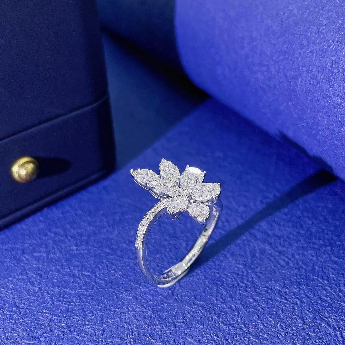 Express Shipping 18k Gold 0.86 Ctw Natural H Diamond Ring - 2