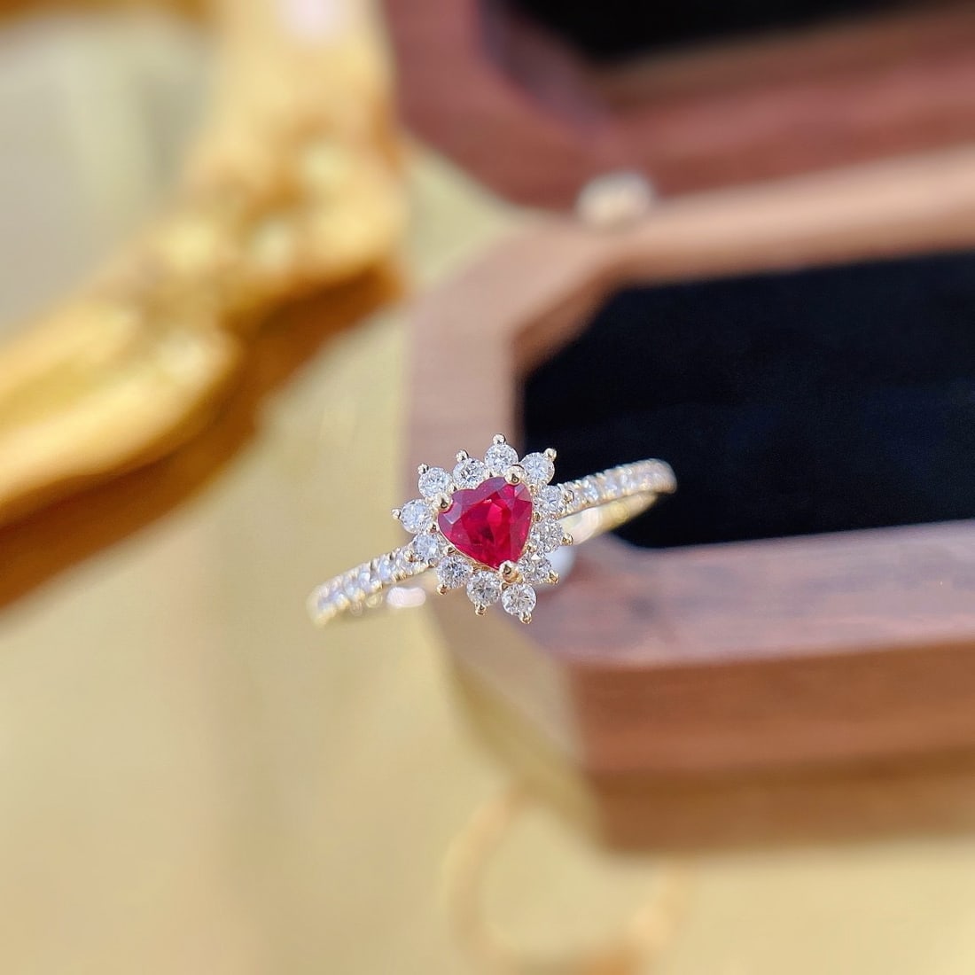 Express Shipping 18k Gold 0.46 Ctw Natural Ruby & Diamond Ring - 3