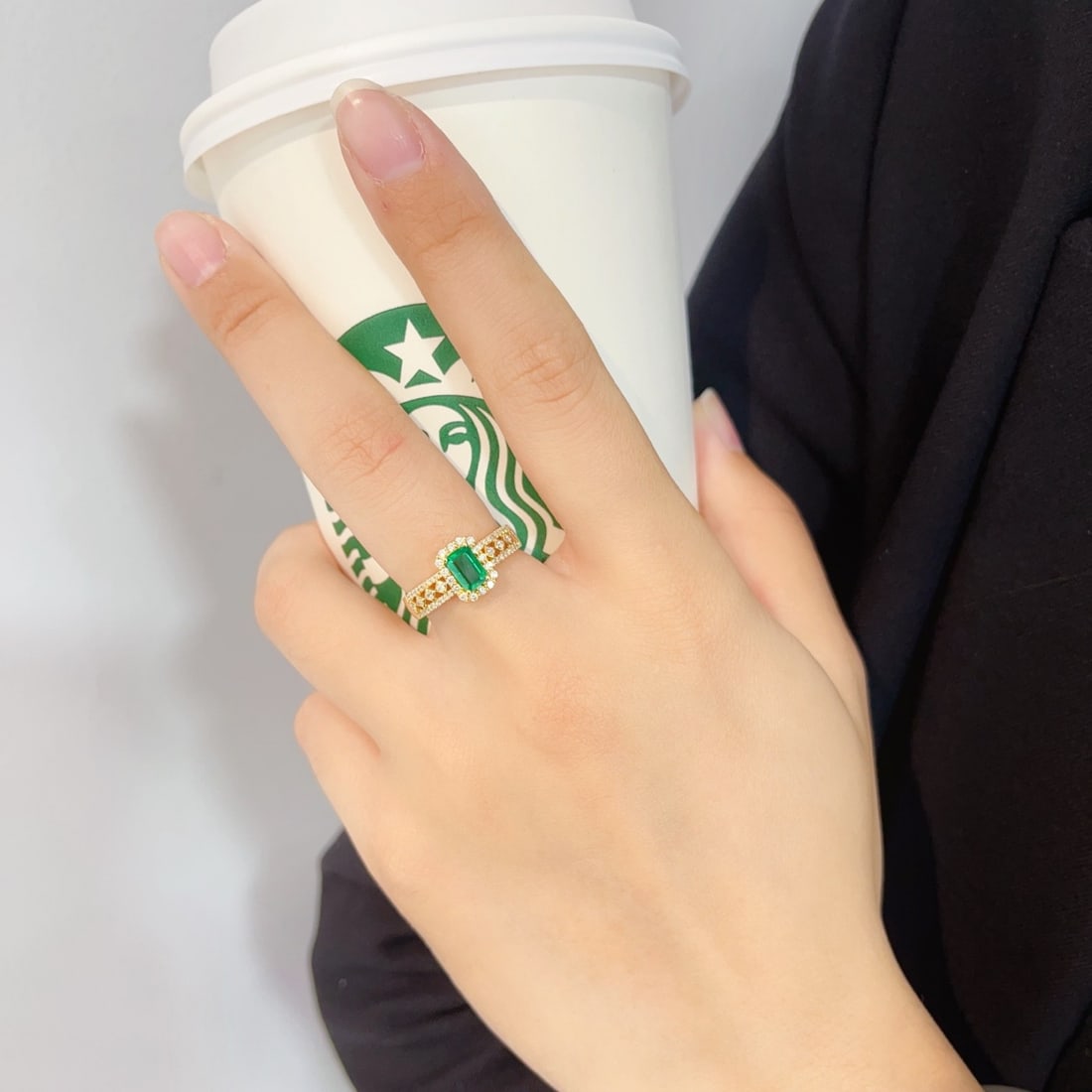 Express Shipping 18k Gold 0.72 Ctw Natural Emerald & Diamond Ring - 4