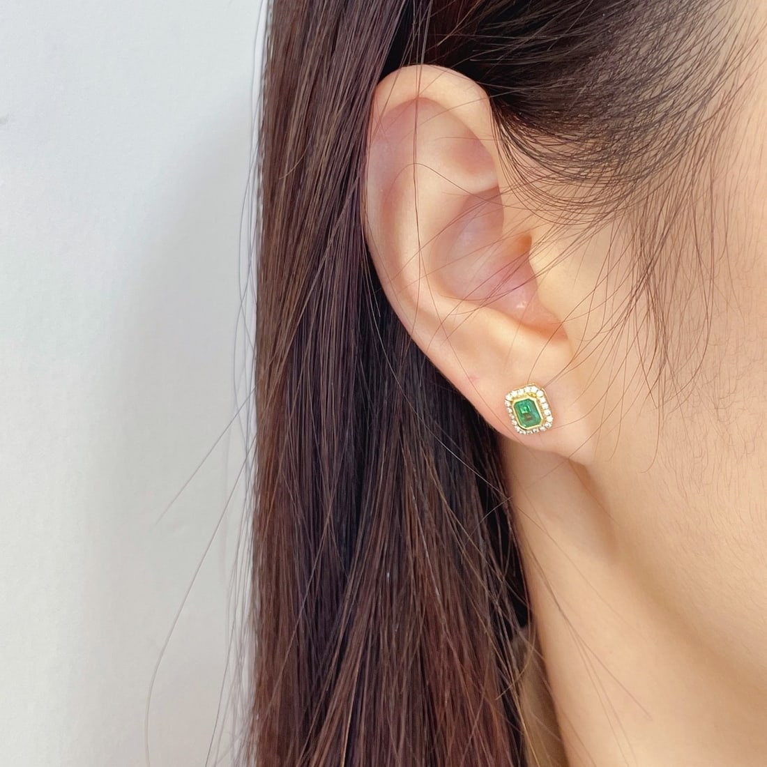 Express Shipping 18k Gold 0.48 Ctw Natural Emerald & Diamond Earrings - 4