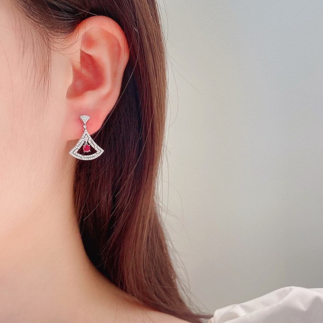 Express Shipping 18k Gold 0.89 Ctw Natural Ruby & Diamond Earrings - 2